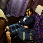 【中出し】 夜行バスで声も出せずイカされた隙に生ハメされた女はスローピストンの痺れる快感に理性を失い中出しも拒めない 女子○生限定10 囁き淫語腰振りSP 厳選10人総集編付き2枚組 豪華版 『高画質』