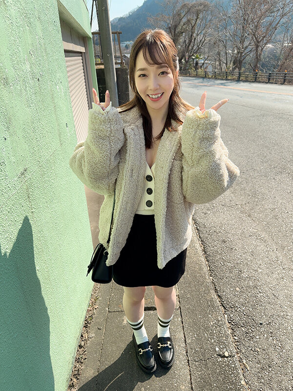 【中出し】 潮吹き露出 指ズボ羞恥でセルフ潮をまき散らす笑顔娘とビチャ...