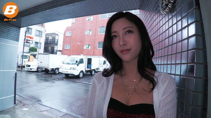 【中出し】 彼女のお姉さんは超ビッチでヤリマン！ 彼女が不在の間を狙っ...