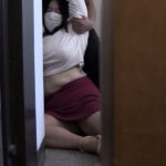 【中出し】 ［閲覧注意］輪●レ●プ映像 ノーカット無編集・婦女強●犯罪記録 豊満女体爆姦！ クロロホルムとスタンガンで昏●、媚薬で絶頂潮吹き、逃げ叫びながらも凌●の限りを尽くされドMメス豚性奴●と化す爆乳妻！ 豊永映美 『高画質』