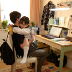 【中出し】 パパとママが至近距離にいてもお兄ちゃんの大きなシャツ借りて求愛抱っこSEXで逃がさず何発も膣射させる痴女っこロ●ータ義理妹 工藤ララ 『高画質』