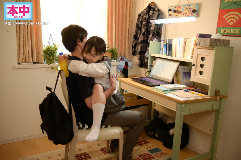 【中出し】 パパとママが至近距離にいてもお兄ちゃんの大きなシャツ借りて...