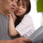 【中出し】 妻の連れ子の制服J●がウザいくらいの甘えん坊！中年パパにキスしてフェラしてまたキスして密着ベタベタ中出し性交 新井リマ 『高画質』