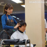 【中出し】 「アナタだけの特別サービスですよ…？」 人妻美容師の誘惑 夫婦経営のヘアサロンで担当・すみれさんに中出しをせがまれ痴女られた僕。 黒川すみれ 『高画質』