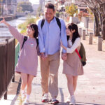 【中出し】 思春期ワレメぺろぺろ温泉旅行 【Wツルペタ姪っ子とデカマラおじさん】 『高画質』