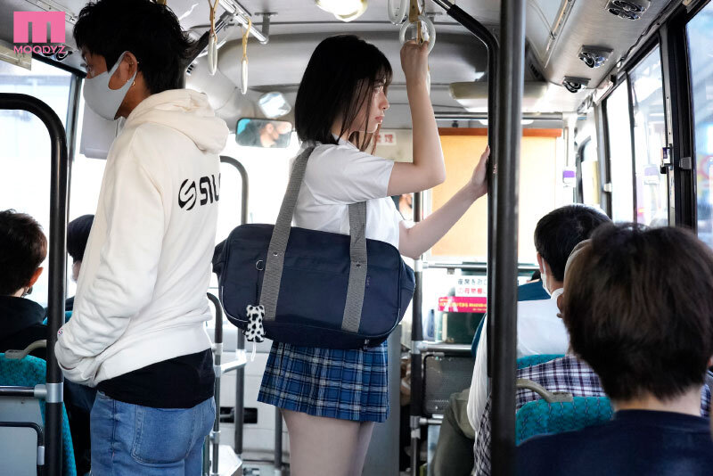 【中出し】 痴●の指マンがストライクすぎて…声も出せず糸引くほど愛液が...