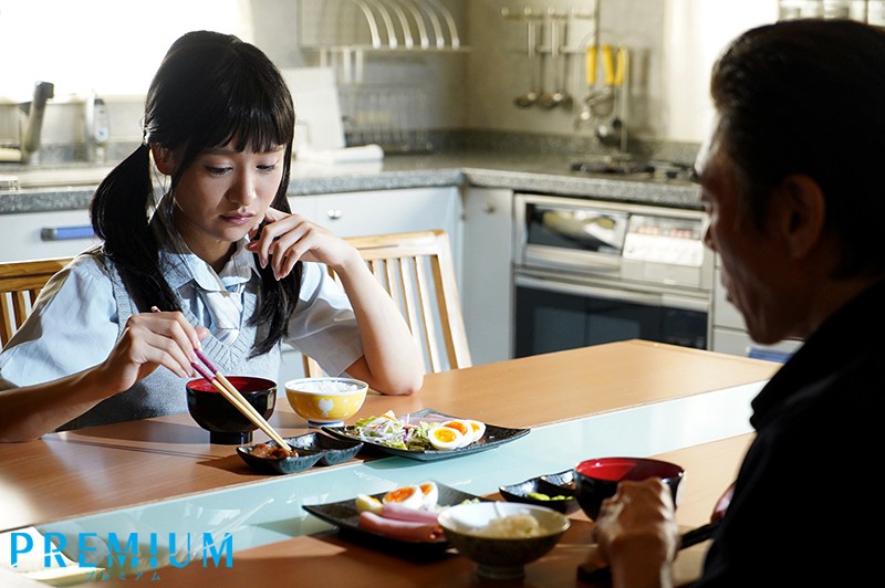 【中出し】 令和少女と初遭遇した昭和親父はベビーブームを支えた子作りピ...