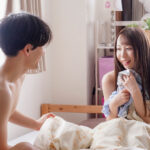 【中出し】 酔いつぶれた僕を優しく介抱してくれるスレンダー巨乳の後輩が無自覚に誘惑してくるので、朝まで何度も何度もセックスし続けました。 葉風ゆりあ 『高画質』