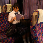 【中出し】 夜行バスで声も出せずイカされた隙に生ハメされた女はスローピストンの痺れる快感に理性を失い中出しも拒めない 女子○生限定11 イク寸前のチ○ポに発情する腰振り娘SP 『高画質』