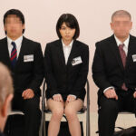 【中出し】 新卒美少女を裸にして尻穴と膣穴の奥まで視姦する［セクハラ圧迫面接］危険日に中出しされたのに不採用にされ号泣！2022春 『高画質』