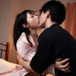 【中出し】 婚約寸前で別れてしまった元カノと3年ぶりの再会 神様、今夜だけでいいから夜が明けるまで彼女と夫婦として初夜を過ごさせて下さい！さつき芽衣 『高画質』