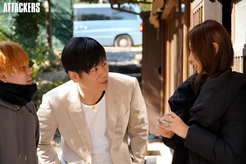 【中出し】 夜中に起きると妻が隣に居ない。まさか新婚旅行の旅先でチャラ...