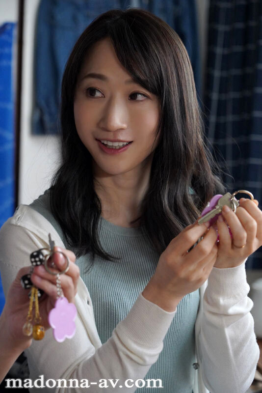 【中出し】 合鍵をもらった人妻が、男子学生が卒業するまで中出しされた一...