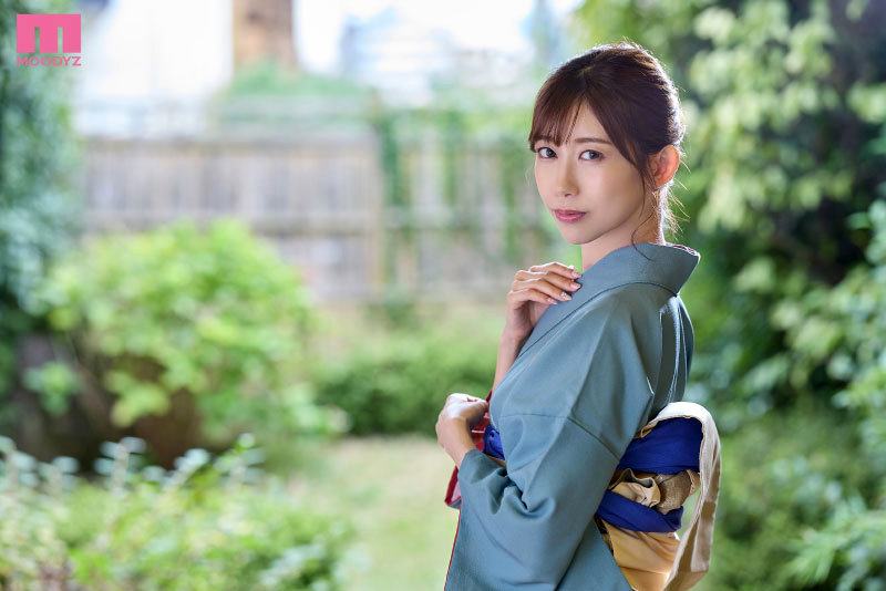 【中出し】 居候先の清楚な美人女将は大の年下好きな中出し回数でボクのバ...