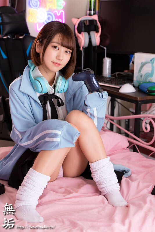 【中出し】 いつでもおま×こ使い放題！ ゲームしながら自由にハメさせて...