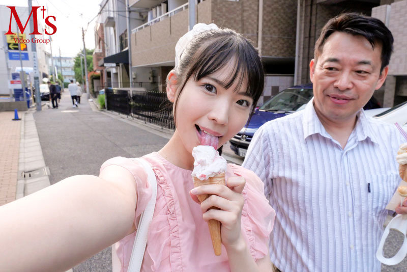 【中出し】 おじさんのオチ○ポキャンディちゅぱちゅぱさせて ロ○っ娘フ...