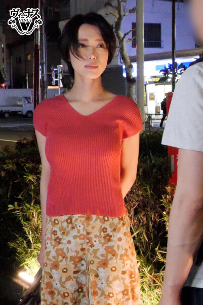 【中出し】 バイト先で働く美しい人妻を家に連れ込み中出しセックス 君島...