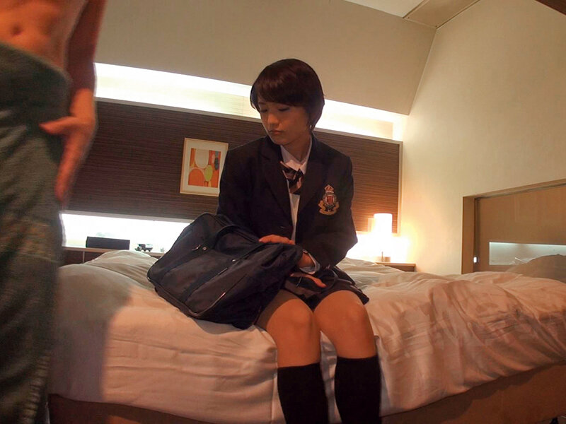 【中出し】 制服姿でパパ活するウブな敏感娘は何度もガチイキ絶叫して剛毛...