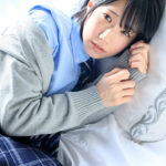 【中出し】 エッチが気持ちいいと上からも下からも自ら腰をくねらせちゃう…！？足痙攣早漏イクイク女子校生と性感開発デート。生まれて初めての中出し体験。 柊ゆうき 『高画質』