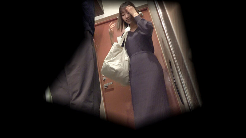 【中出し】 【盗撮】出張メンエスの裏オプション事情を盗撮。疲れ切ったリ...