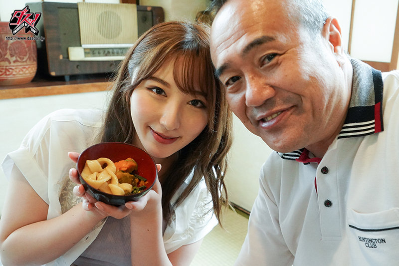 【中出し】 唾液を絡ませ自ら腰を振る。素顔丸出し一泊旅行。「 おじさん...