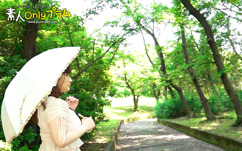【中出し】 素人わけあり熟女生中出し りう43歳 河原のエロ本のような...