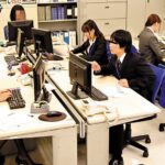 【中出し】 黒パンスト美脚＆神尻女子社員だらけの会社に男はボク1人！やっとの思いで転職できた会社は女子社員だらけで男はボク1人！常日頃から仕事が忙しく… 『高画質』