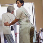 【中出し】 地味な同僚がデリヘルをやっている事を発見してしまい…脱がせたら凄い豊満介護士を生ハメ種付け調教 藤沢麗央 『高画質』