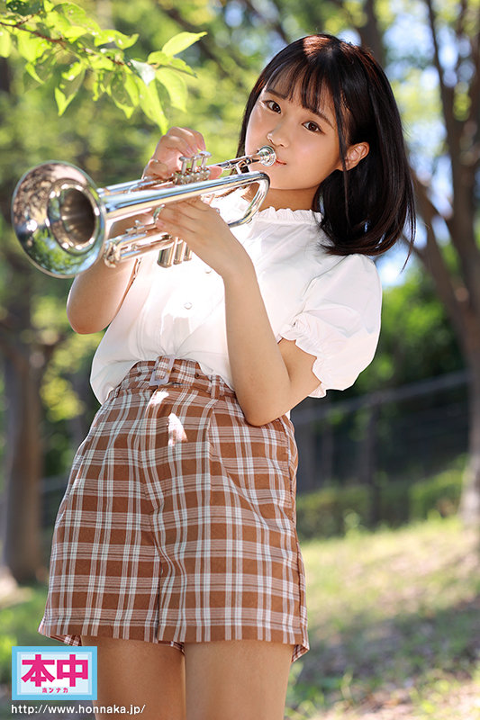 【中出し】 新人18歳 身長は145センチの小さな身体 小麦肌の敏感ミ...