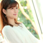 【中出し】 新人 女子アナにいそうな先生なのに、めちゃ変態！ ●校の非常勤講師だけどハメを外してみたくて中出しAV DEBUT！！ AV男優さんにお尻の穴まで弄られちゃった 友野あやみ 『高画質』