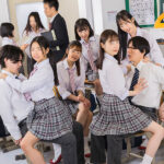 【中出し】 『バレずにイケる？』教室でスカート内ちょいハメSEX！エッチな女子〇生の間で流行ってます！教室で小悪魔女子による休み時間＆放課後の危険な遊び 『高画質』