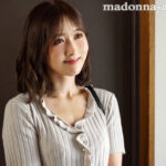 【中出し】 「本当に、先っぽ3cmだけだからね…。」 久々に再会した幼馴染と悪ふざけから始まる友達以上、不倫未満の焦らし中出し1週間―。 大槻ひびき 『高画質』