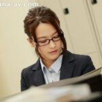 【中出し】 職場の隅に居る派遣の藍さんは僕たち社員専用！！都合の良い言いなり中出しペット 向井藍 『高画質』