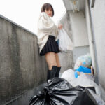 【中出し】 隣家のゴミ部屋へ苦情を言ったらコドおじが性欲モンスター化！異臭の中で絶対に逃がさない抜かずの孕ませ絶倫ホールド中出し 藤森里穂 『高画質』