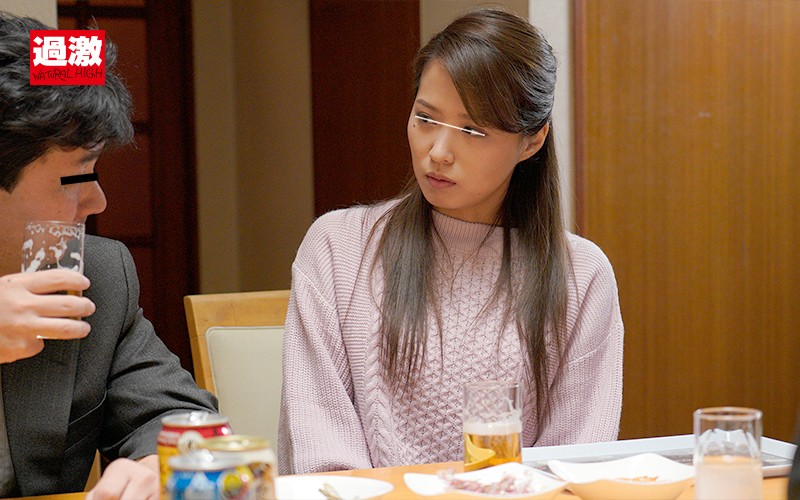 【中出し】 布団の中の密着ピストンでねっとり膣奥を突かれ夫に声をかけら...