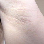 【中出し】 皆瀬あかり 濡れてテカってピッタリ密着 神スク水 可愛い女子のスクール水着姿をじっとりと堪能！着替え盗撮から始まり貧乳から巨乳にパイパン、ハミ毛、ジョリワキ等のフェチ接写やローションソーププレイやスク水ぶっかけ等を完全着衣で楽しむAV 『高画質』