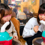 【中出し】 羞恥！彼氏連れ素人娘をマシンバイブでこっそり攻めまくれ！24 素人VSマシンバイブ 激安居酒屋にマジックミラー特設スタジオを設置 ハッピーメリーマシンバイブ！クリも子宮もまとめて絶頂させる激ピス波動エグち！ 『高画質』