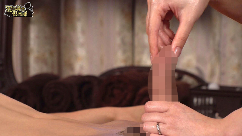 【中出し】 デカチンの客だと過激な裏オプでその気にさせて本番を誘う中出...