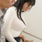 【中出し】 無自覚なJcup着衣巨乳は痴●師ホイホイ 即効性媚薬を仕込まれ車内は潮吹き大洪水も終点が閑散駅の電車では誰も助けてくれない… 櫻茉日 『高画質』