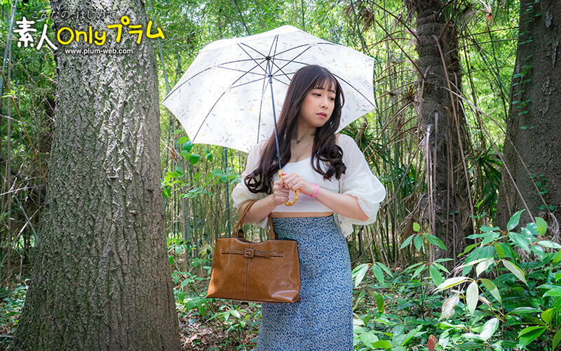 【中出し】 素人わけあり熟女生中出し みお43歳 河川敷のエロ本のよう...