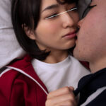 【中出し】 『し～っ！声出したらバレちゃうよ！』『近いんですけど…』修学旅行の奇跡！布団の中でクラスのマドンナと唇と唇の距離1mm！『唇当たったよね？』 『高画質』