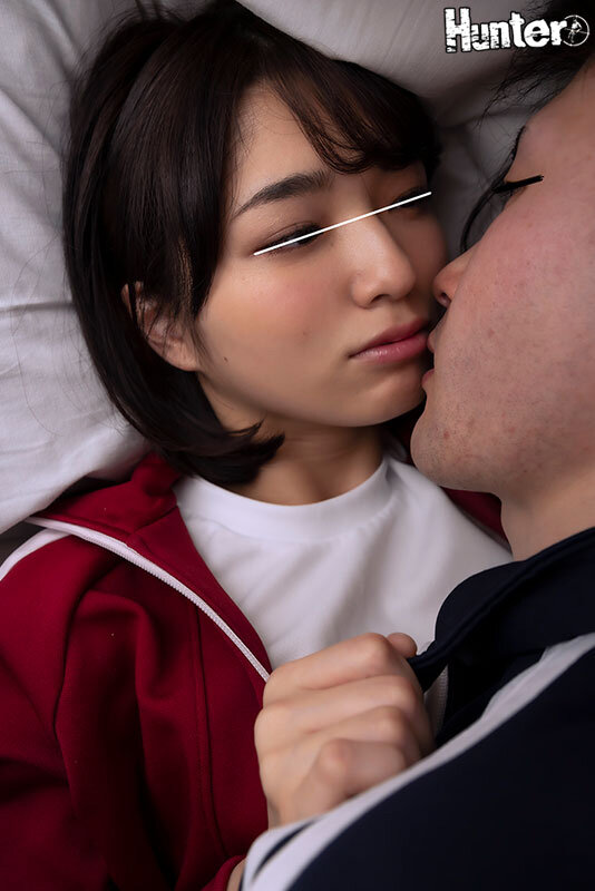 【中出し】 『し～っ！声出したらバレちゃうよ！』『近いんですけど…』修...