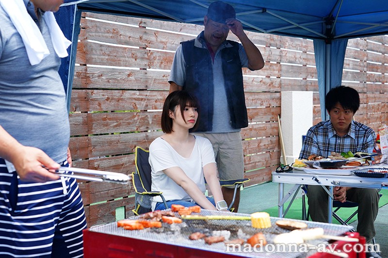 【中出し】 町内キャンプNTR テントの中で中出しされた妻の衝撃的寝取...