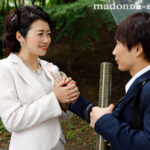 【中出し】 卒業式の後に…大人になった君へ義母からの贈り物―。 マドンナ専属美熟女が艶やかな色気で門出を祝う―。 北条麻妃 『高画質』