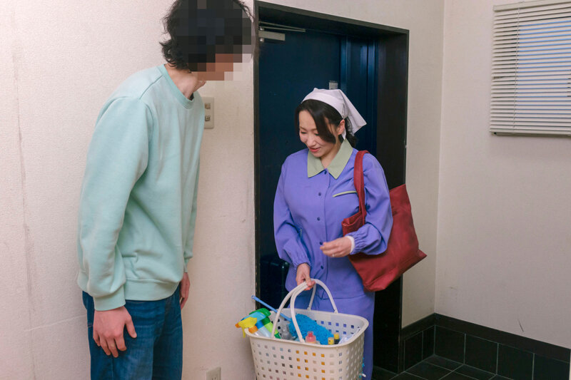 【中出し】 「本当に童貞なの…？」家事代行のパートさんに童貞のフリして...