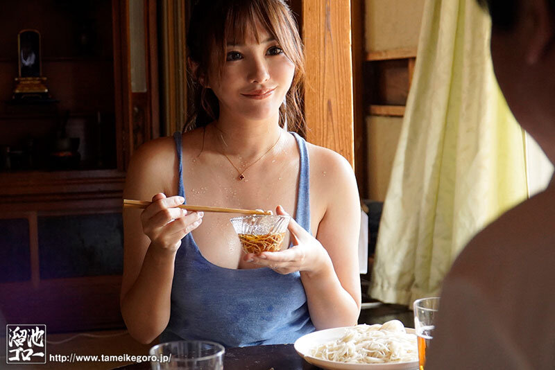 【中出し】 謹慎中で性欲を持て余した男を誘惑する爆乳妻 何回イっても果...