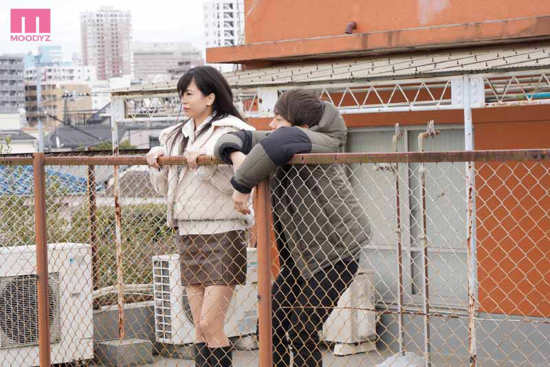 【中出し】 田舎帰省NTR 地元に1週間帰省した彼女が元カレと再会し浮...