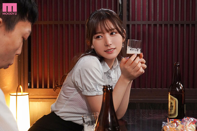 【中出し】 出張先で僕をダメにするキス魔な後輩女子と涎ダラダラ相部屋N...