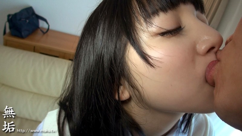 【中出し】 色白つるつるパイパン少女 汗だく中出しデビュー 感じまくる...