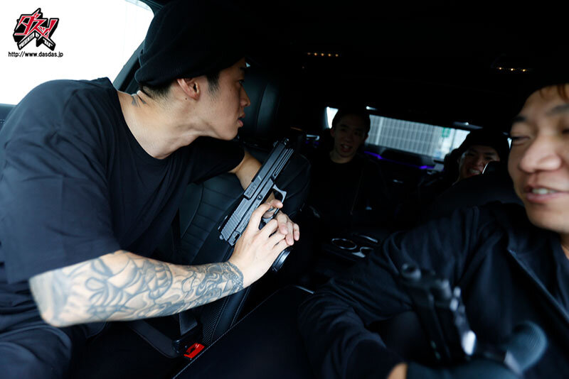 【中出し】 誰もが羨むボクの巨乳妻に理性を失った銀行強盗は一日中イラマ...